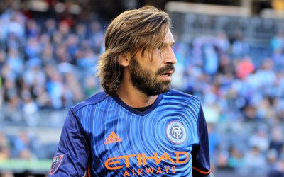 爱游戏体育快讯-乌克兰队这脚射门被神奇扑出